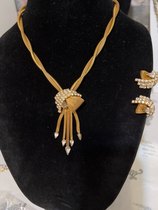 FJJ Jewelry - VTG ~ FJJ Regency gold tone necklace set